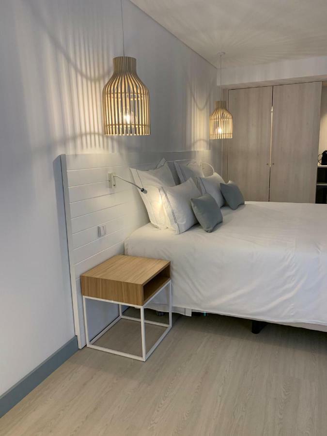 มาลิบู ฟอซ โฮเต็ล แอนด์ เรสเทอรองต์ Hotel ฟิเกราดาฟอซ ภายนอก รูปภาพ A bedside table