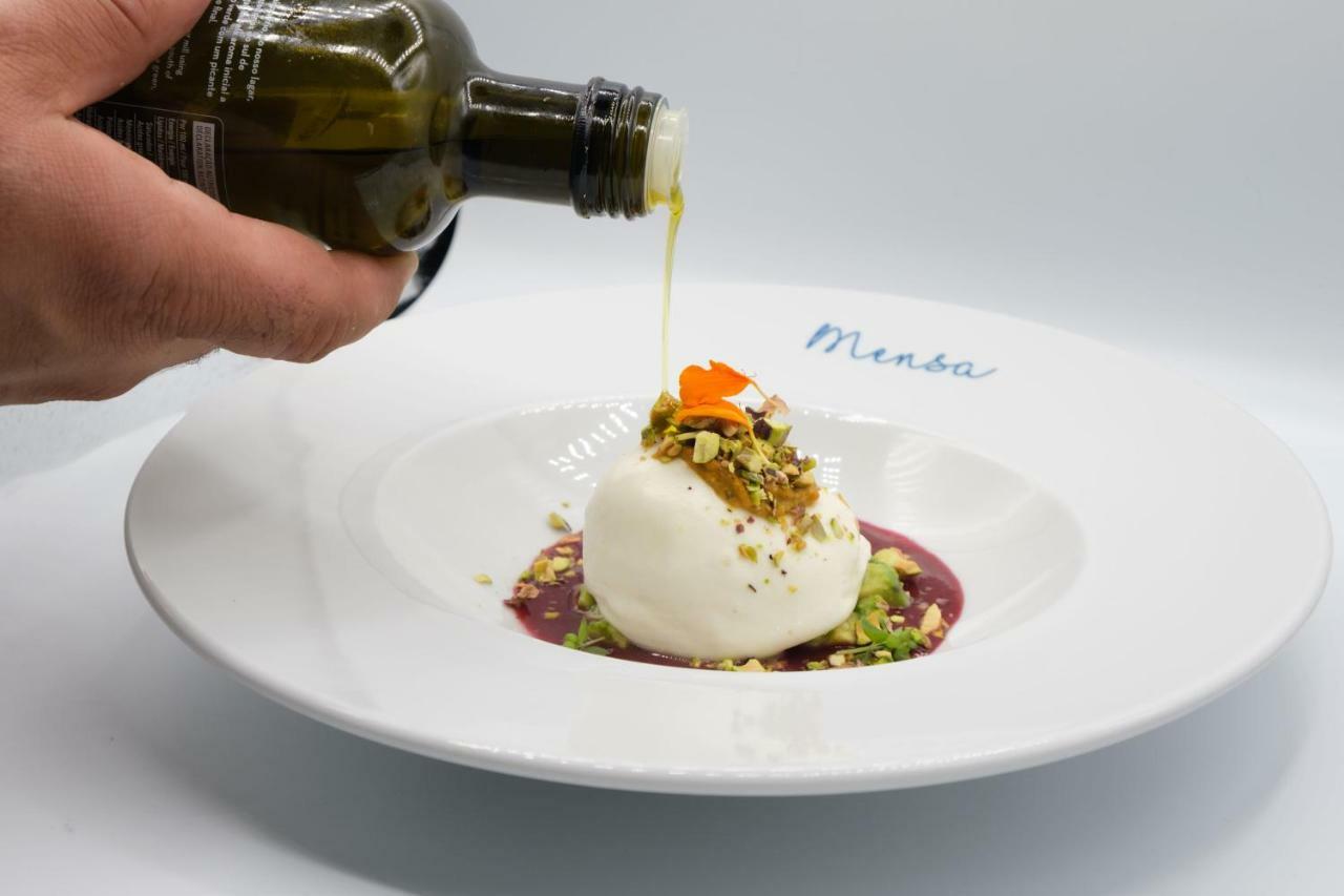 มาลิบู ฟอซ โฮเต็ล แอนด์ เรสเทอรองต์ Hotel ฟิเกราดาฟอซ ภายนอก รูปภาพ Olive oil being drizzled over a salad