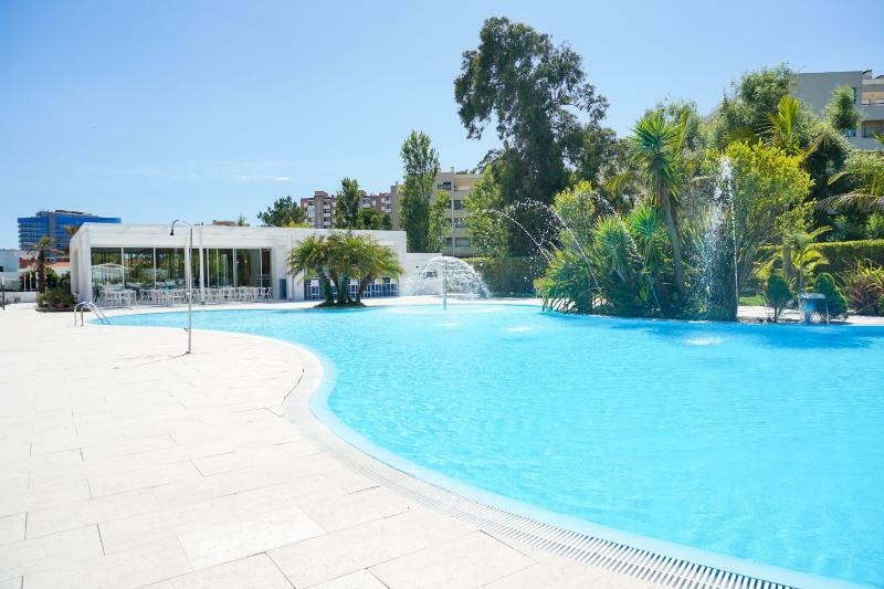 มาลิบู ฟอซ โฮเต็ล แอนด์ เรสเทอรองต์ Hotel ฟิเกราดาฟอซ ภายนอก รูปภาพ The swimming pool at the hotel